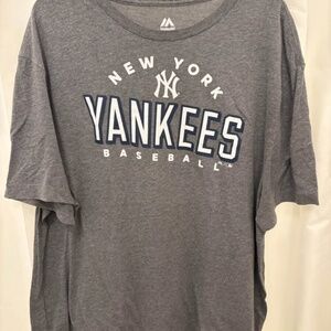 Yankees t shirt